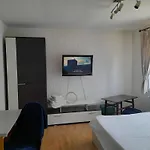 Garsoniera Sic Zona Terapia Zona Linistita La Casa Cu Parcare * Kluž