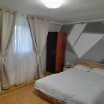 Garsoniera Sic Zona Terapia Zona Linistita La Casa Cu Parcare *