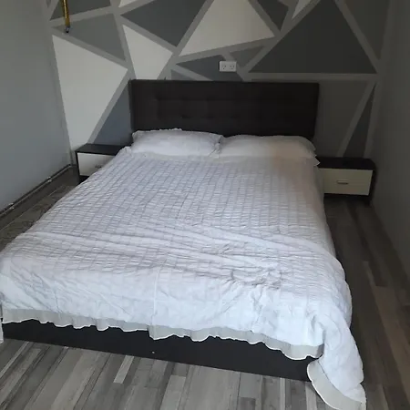 Appartamento Garsoniera Sic Zona Terapia Zona Linistita La Casa Cu Parcare *
