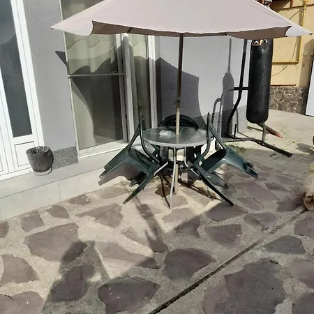 Lägenhet Garsoniera Sic Zona Terapia Zona Linistita La Casa Cu Parcare *