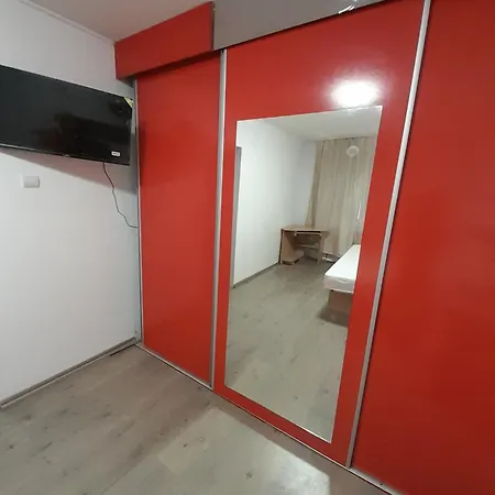 Garsoniera Sic Zona Terapia Zona Linistita La Casa Cu Parcare Lägenhet *