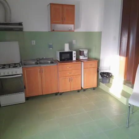 Apartment Garsoniera Sic Zona Terapia Zona Linistita La Casa Cu Parcare *