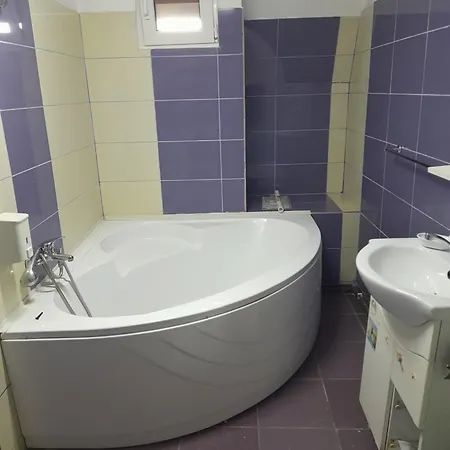 Appartamento Garsoniera Sic Zona Terapia Zona Linistita La Casa Cu Parcare *