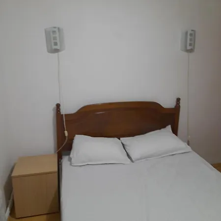 Apartment Garsoniera Sic Zona Terapia Zona Linistita La Casa Cu Parcare