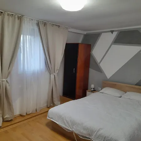 Garsoniera Sic Zona Terapia Zona Linistita La Casa Cu Parcare *