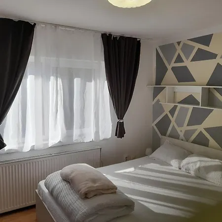 Apartment Garsoniera Sic Zona Terapia Zona Linistita La Casa Cu Parcare