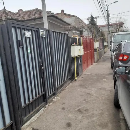 Garsoniera Sic Zona Terapia Zona Linistita La Casa Cu Parcare