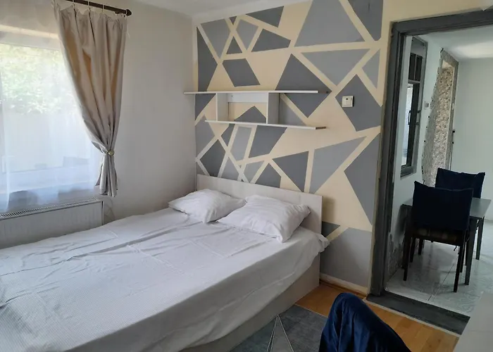 Appartamento Garsoniera Sic Zona Terapia Zona Linistita La Casa Cu Parcare *