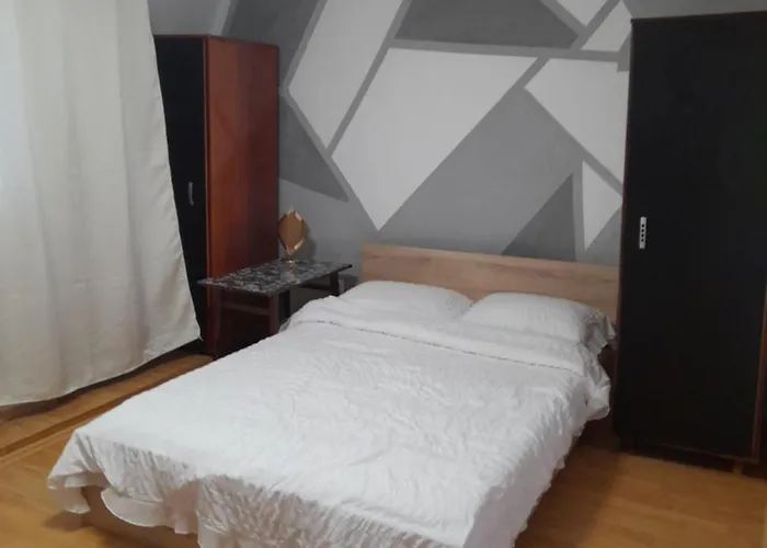 Apartament Garsoniera Sic Zona Terapia Zona Linistita La Casa Cu Parcare