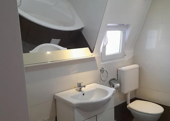 Garsoniera Sic Zona Terapia Zona Linistita La Casa Cu Parcare