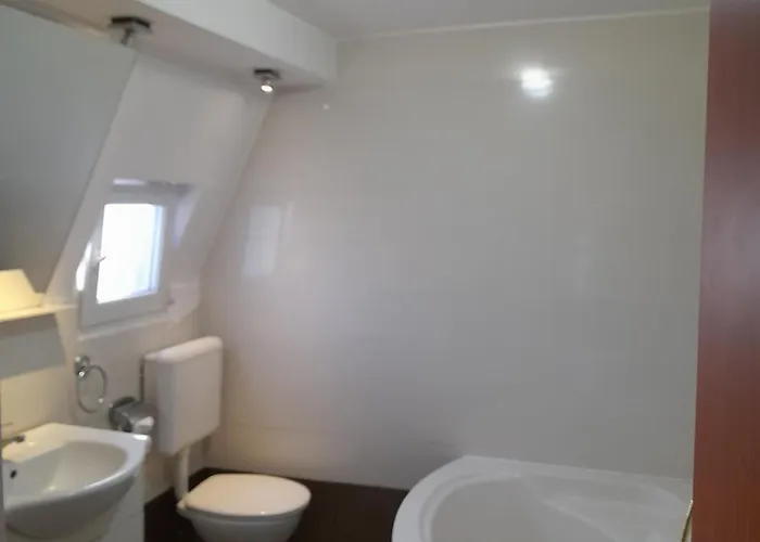 Garsoniera Sic Zona Terapia Zona Linistita La Casa Cu Parcare *